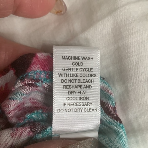 Beautiful floral sleeveless top - Picture 12 of 12